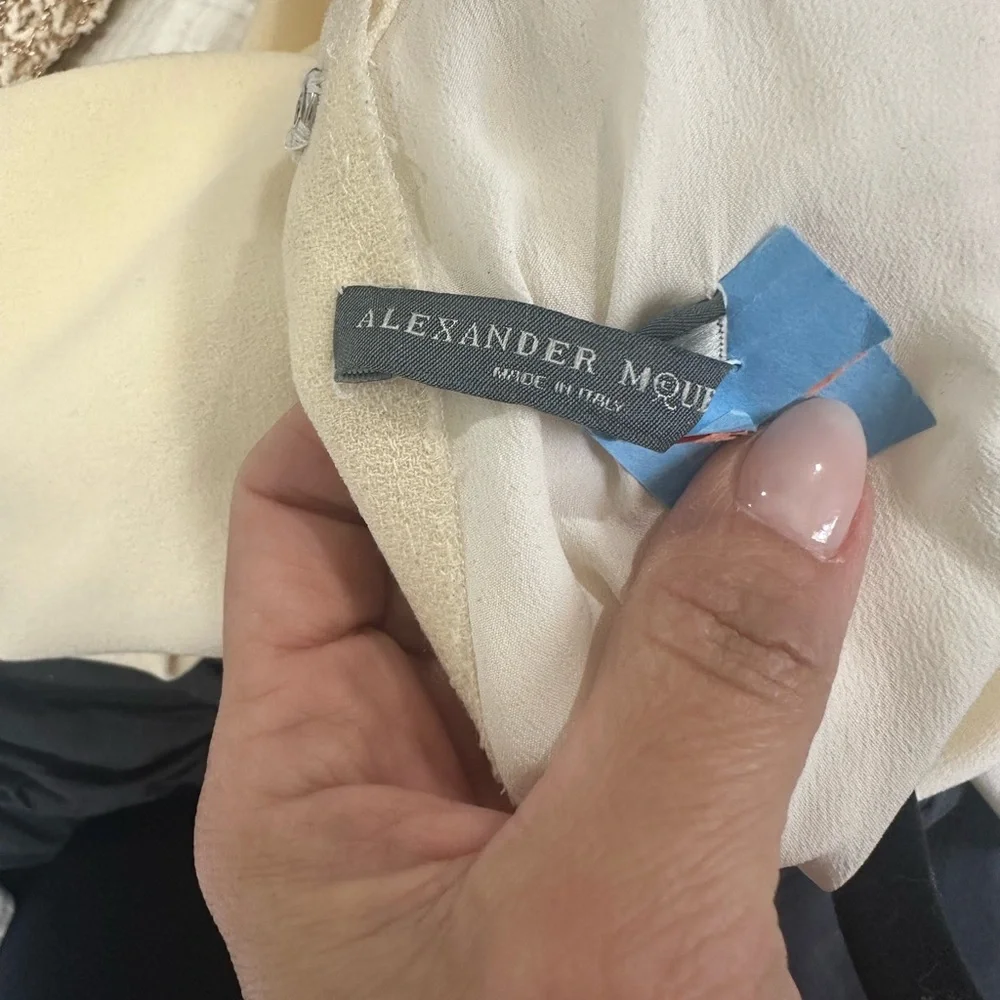 Ivory knee length Alexander McQueen dress. Open in the back. - Picture 3 of 4